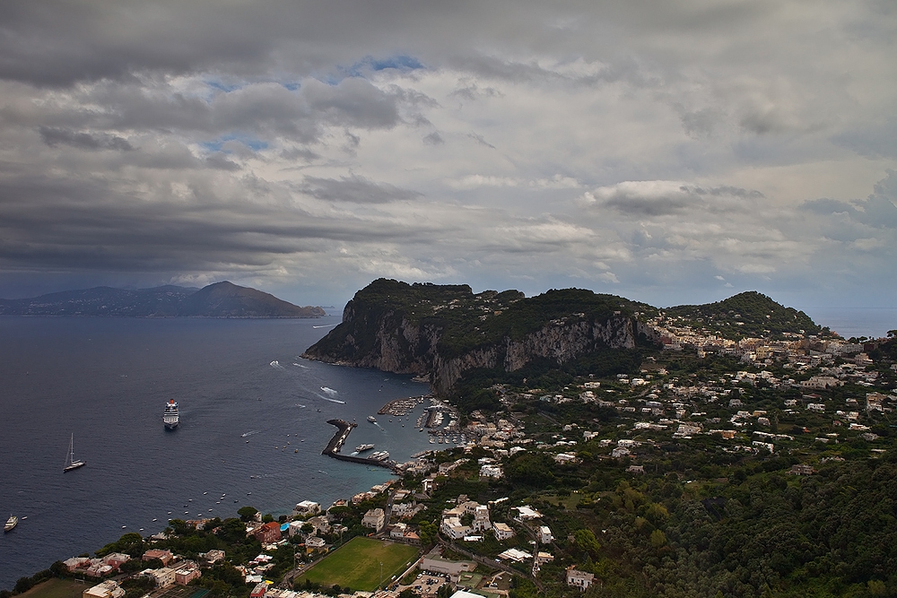 Capri port