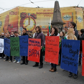 Пред паметника на Левски