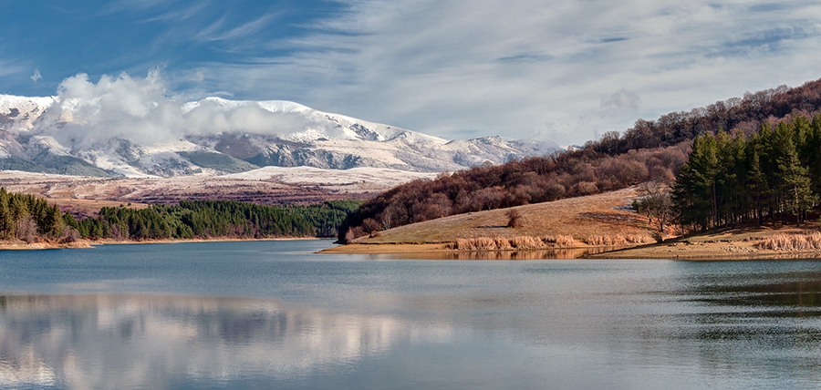 От лодката...