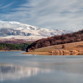 От лодката...