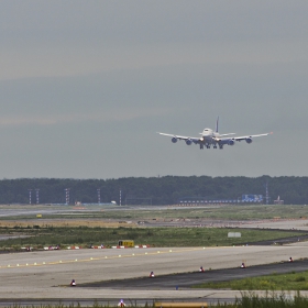 Boeing 747-430  каца на летище Frankfurt am Main