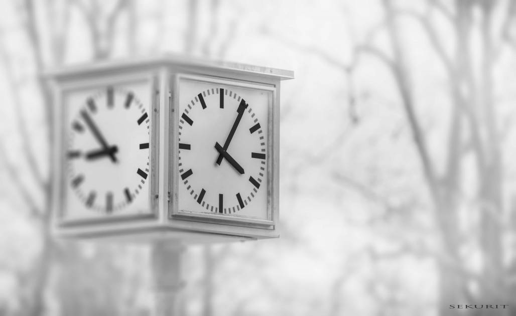 Времето си минава  / Time is ticking away