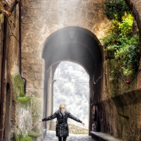 Girl and light (Bagnoregio.Italy - 08.12.2013)