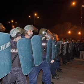  12.02.2013-Варна-Около 2000 души излязоха на протест заради непосилните сметки за ток.Полицията беше на линия и овладя положението.