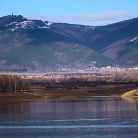 Поглед към гр. Шипка и паметника на Свободата