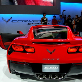 2014 Chevy Corvette Stingray (поглед откъм опашчицата)