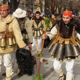 Трябва здрава гърбина за да си Кукер!