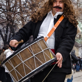 Пиеса за барабан и мустак - в До мажор