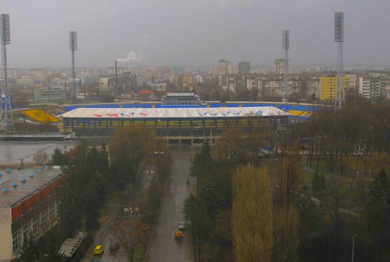 Взривиха централната трибуна на Стадион 