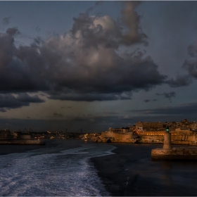 Напускаме Valletta призори