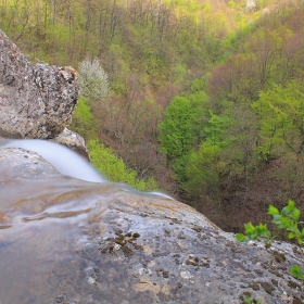 Поглед от 50м. Над водопад голям скок, село Веселиново, Риж