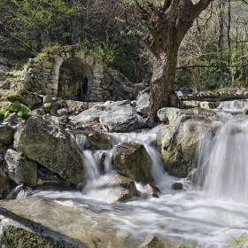 Параклис край реката