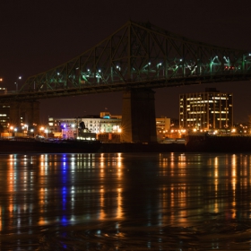 Отражения от Jacques Cartier bridge