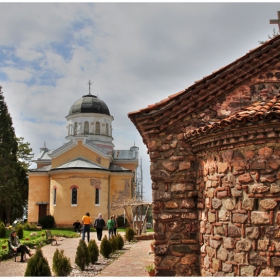 В Кремиковския манастир, старата и новата черква