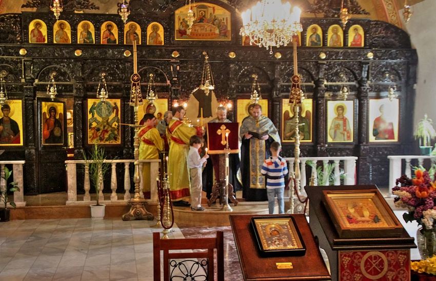 Неделна Великденска служба в нашата квартална черква