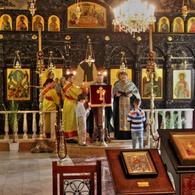 Неделна Великденска служба в нашата квартална черква