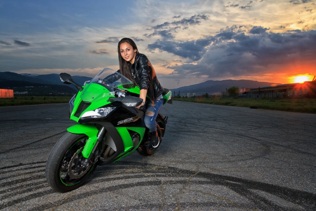 Криси & Kawasaki ZX10R :)