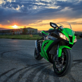 Kawasaki ZX10R :)