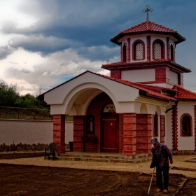 Новата църква на село 