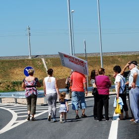 Протест на Дунав мост -2 часове преди откриването