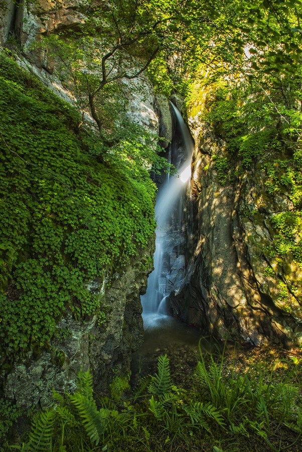 Първият Фотински водопад