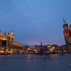 Краков. Главния търговски площад Ринек Глувни (Rynek Glowny).