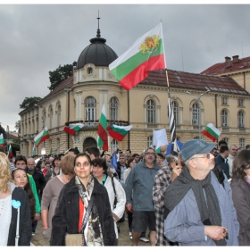 Облаци над протеста