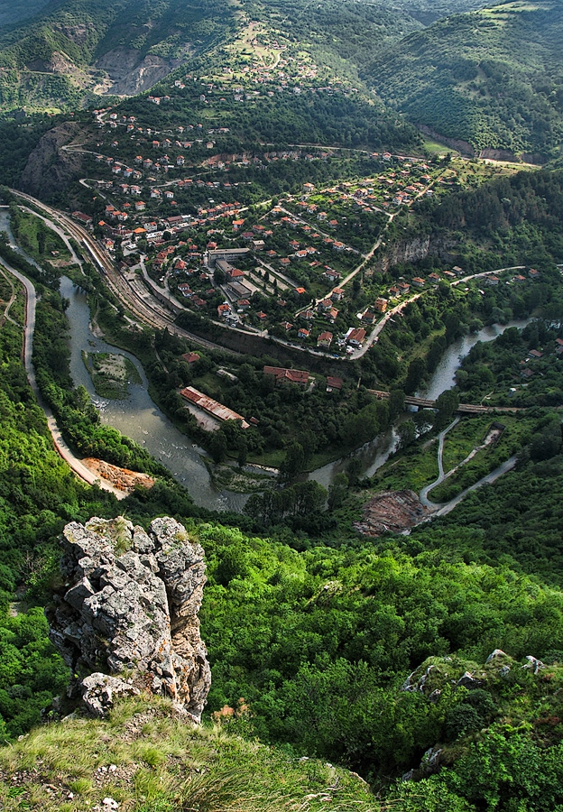 Там край реката...