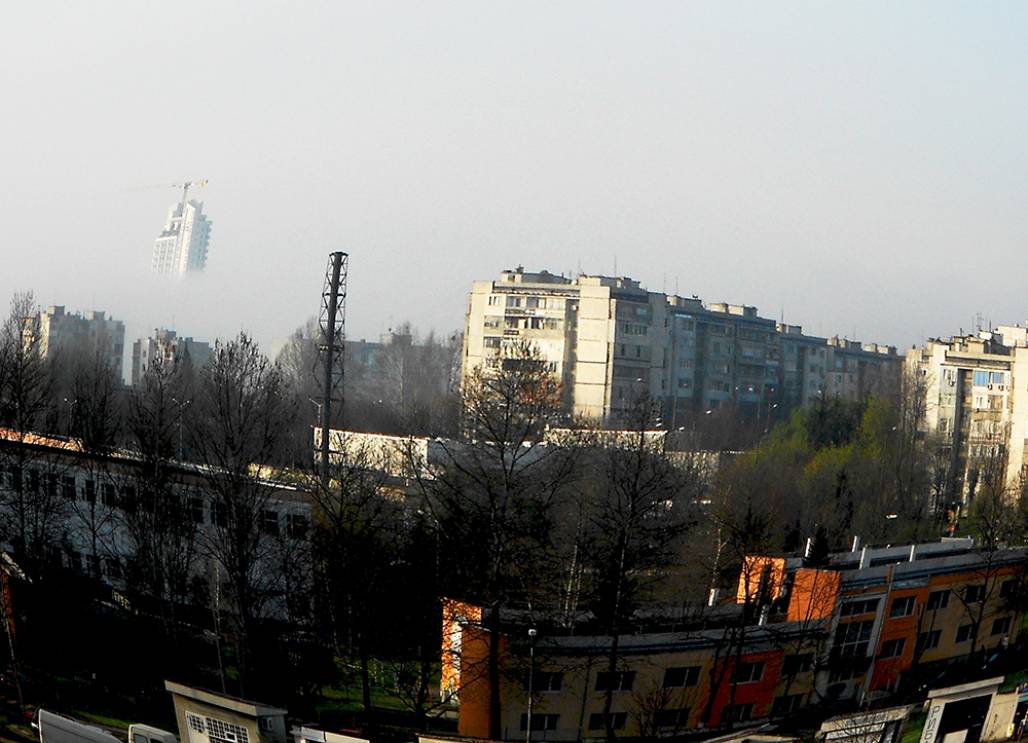 Небостъргач в мъглата на Бургас