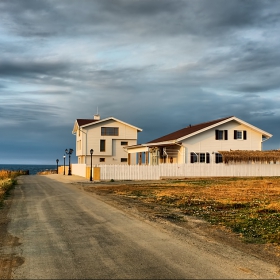 Вила край морето