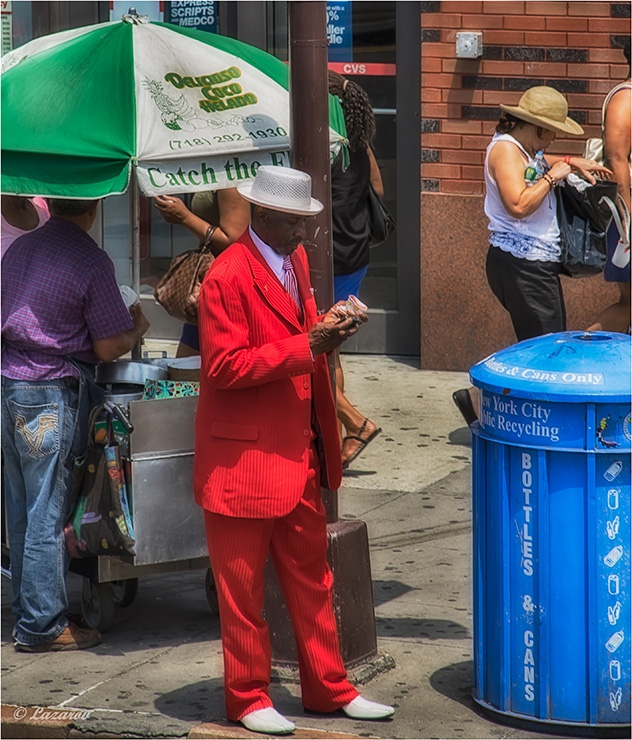 По улиците на New York - червеното в Harlem впечатлява...