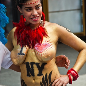 По улиците на New York - да прегърнеш New York (малко не и достига за съответната галерия) :)
