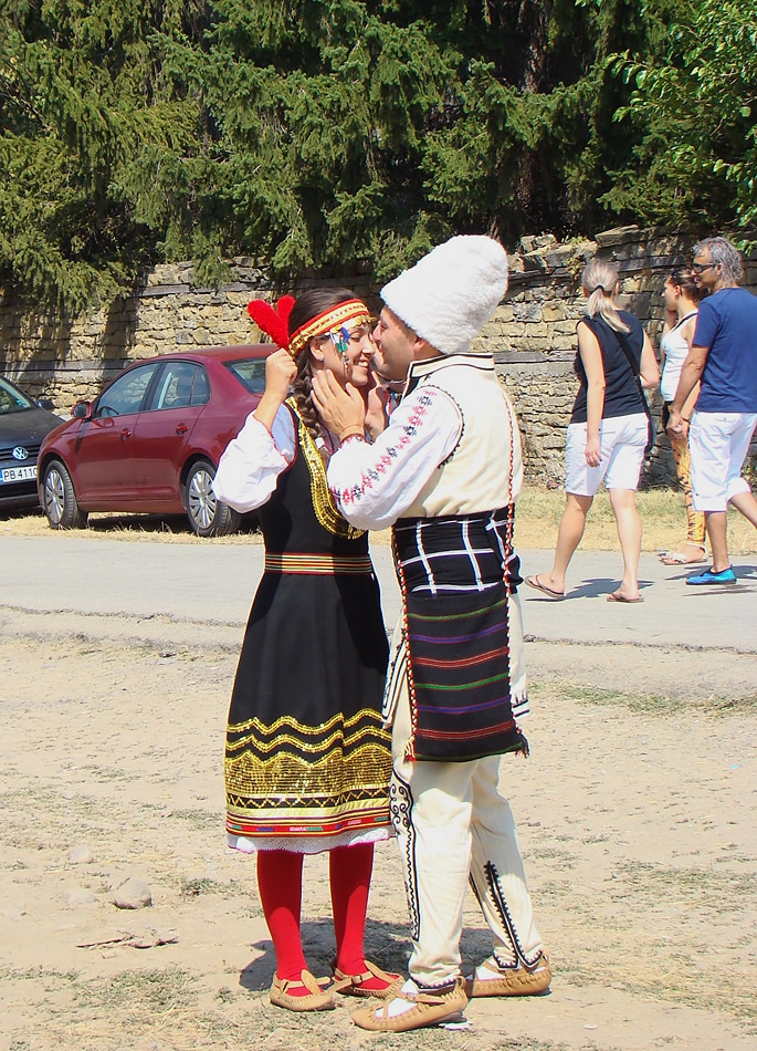 Момъка и момата
