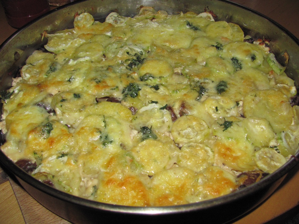Запеканка с картофи и тиквички