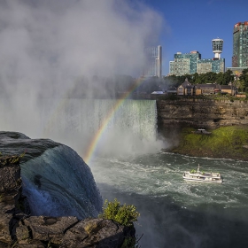 Niagara Falls и слънчева усмивка