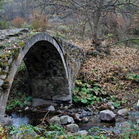 Каменният мост на село Розово