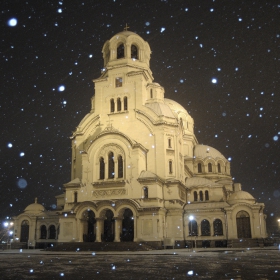 Храмът в снежната вечер
