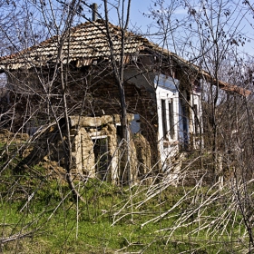 Разрухата на/в  България 1- Къща в едно българско село