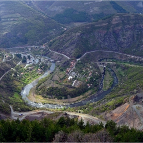 светлини и сенки край меандрата