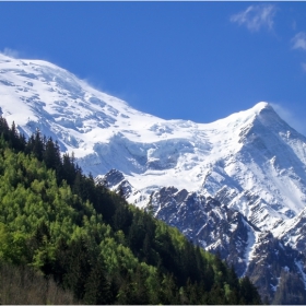 Поглед към Glacier des Bossons от Chamonix-Mont-Blanc