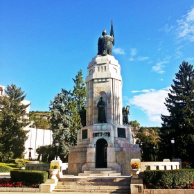 Паметник Майка България-Велико Търново