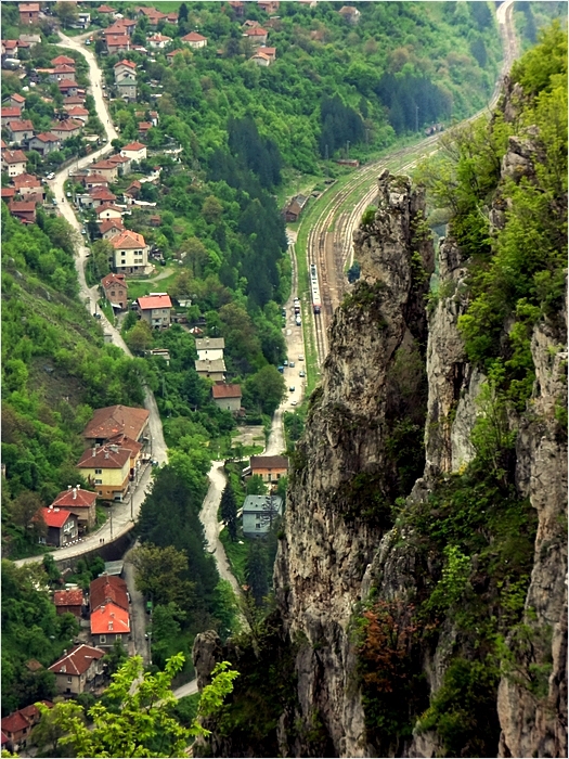 Гара Лакатник