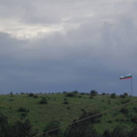изгледа от нашия апартамент с знамето на България :)