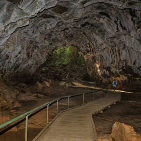 Тунели образувани от лава (Lava tube)