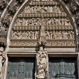 Една кратка фоторазходка в и около Катедралата в Кьолн (Koelner Dom) - снимка 2: детайл от западната фасада