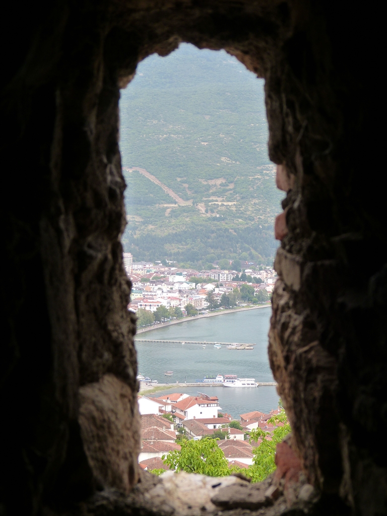 През амбразурата.