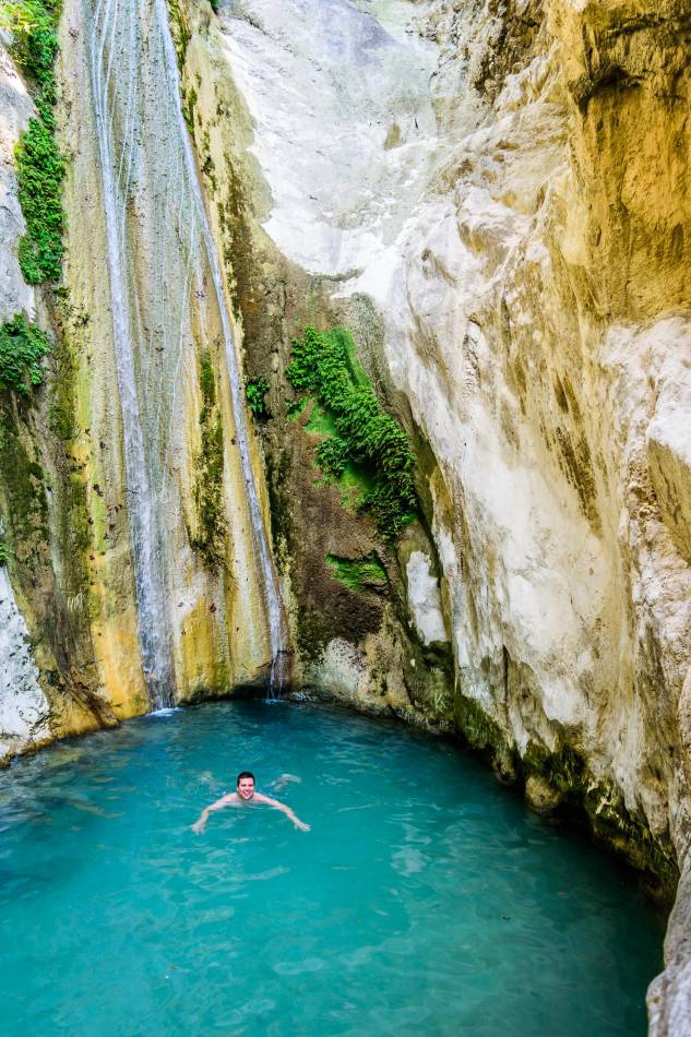 Прохладните води на водопада