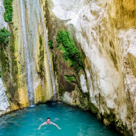 Прохладните води на водопада