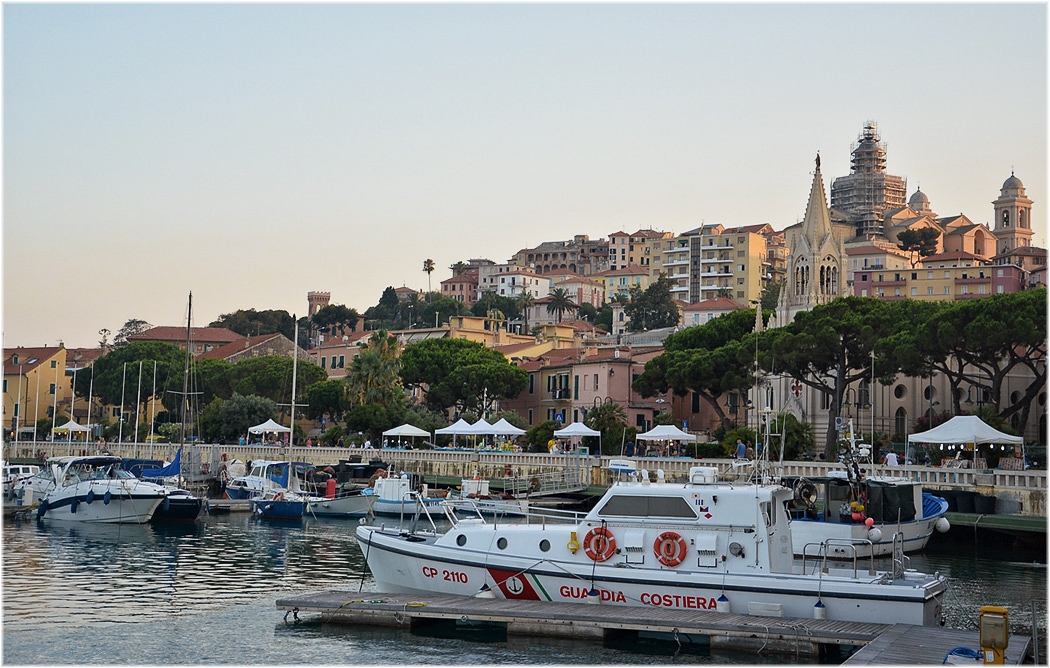Късен следобед в Porto Maurizio, Imperia, Italy