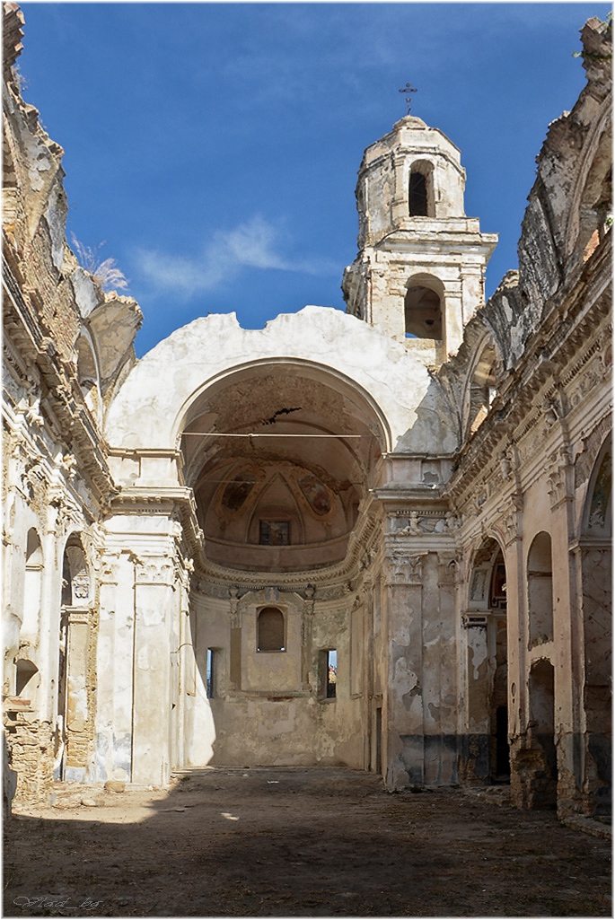 Bussana Vecchia - белези от разрушителното земетресение през 1887 г.